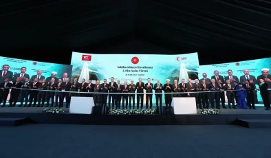 Cumhurbaşkanı Erdoğan: “Yeni pisti iniş eski pist kalkış amacıyla kullanacağız. Böylece havalimanımızın hava trafik kapasitesini iki katına…