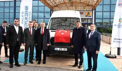 Malatya Büyükşehir Belediye Başkanı Tıp Merkezine Araç Hediye Etti