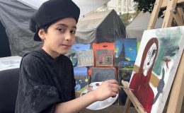 Depremde evi yıkılan çocuk, çadırda resim çizerek hayallerini gerçekleştiriyor
