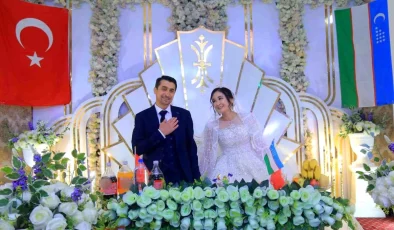 Özbekistanlı Şair ve Türk Şairin Arkadaşlığı Aşka Dönüştü