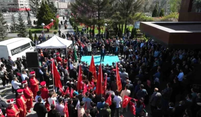 Büyükşehir Belediye Başkanı Dr. Memduh Büyükkılıç, Mehter Takımı’nın Karşısında Coşkuyla Karşılandı