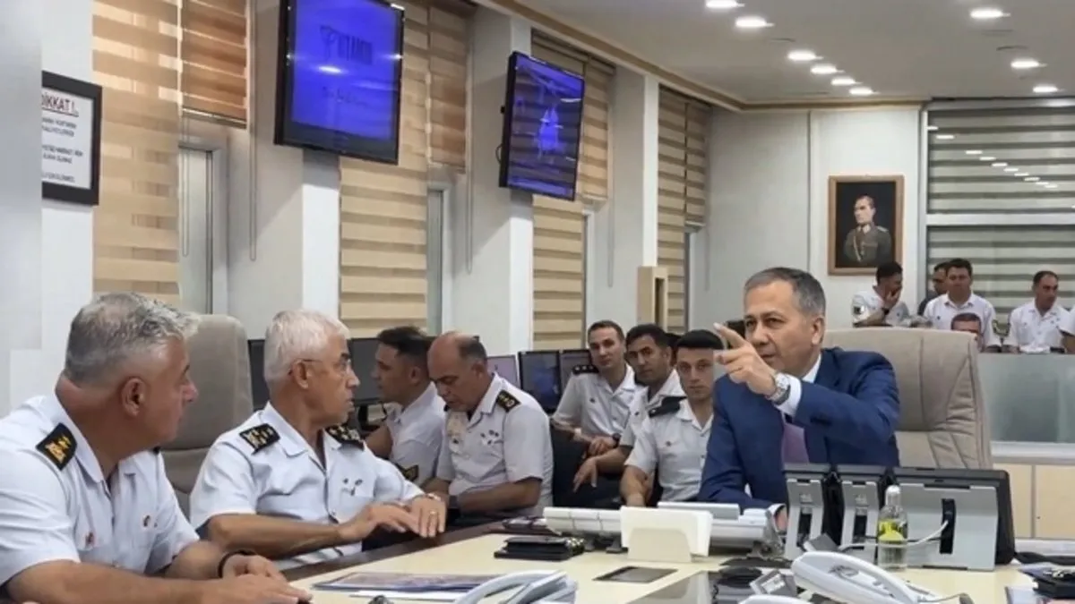 Bakan Yerlikaya operasyonu harekat merkezinde takip etti: 1’i ölü 2’si sağ ele geçirildi