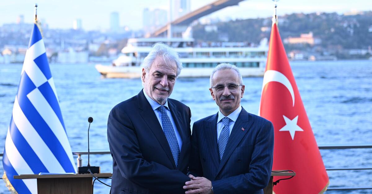 Bakan Uraloğlu, Yunanistan Denizcilik ve Ada Politikaları Bakanı Stylianides ile görüştü