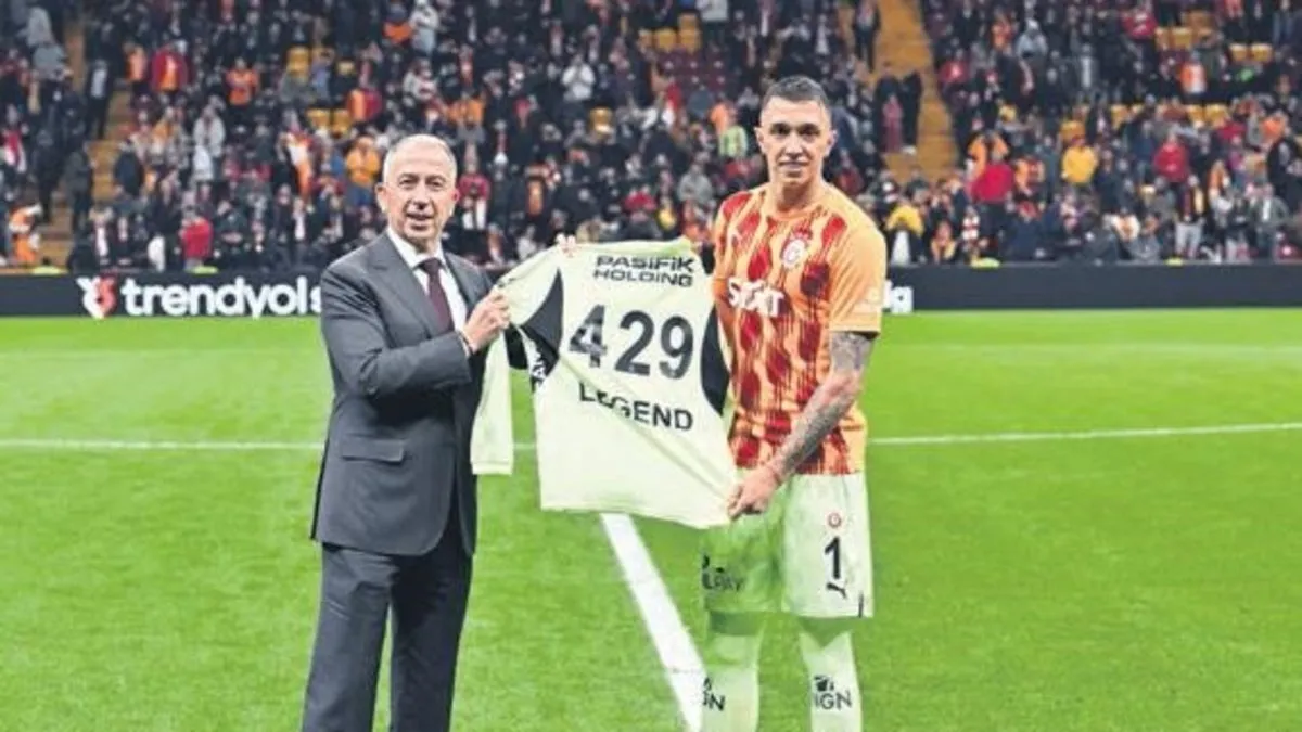 Rekortmen Muslera barıştı