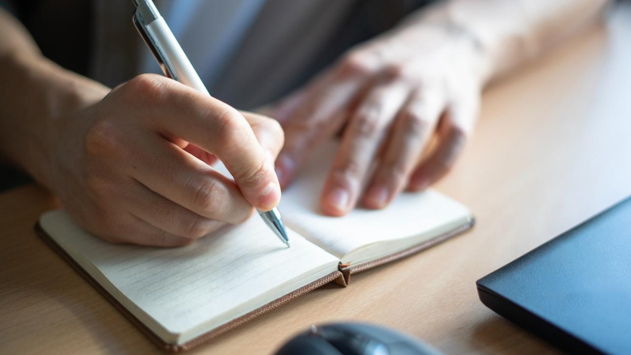 El yazısı pratiğinin azalması dil ve hafıza becerilerini olumsuz etkiliyor