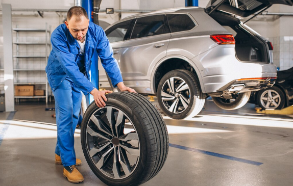 Atölye ve Servisler İçin Güvenli ve Dayanıklı Makaslı Lift Çözümleri