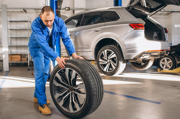 Atölye ve Servisler İçin Güvenli ve Dayanıklı Makaslı Lift Çözümleri